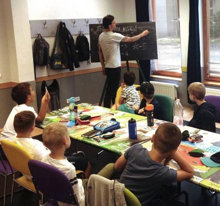 Gyertyán Balázs bűvésztábort tart