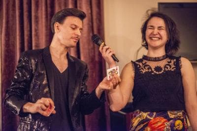 Gyertyán Balázs megnevetetti a közönséget